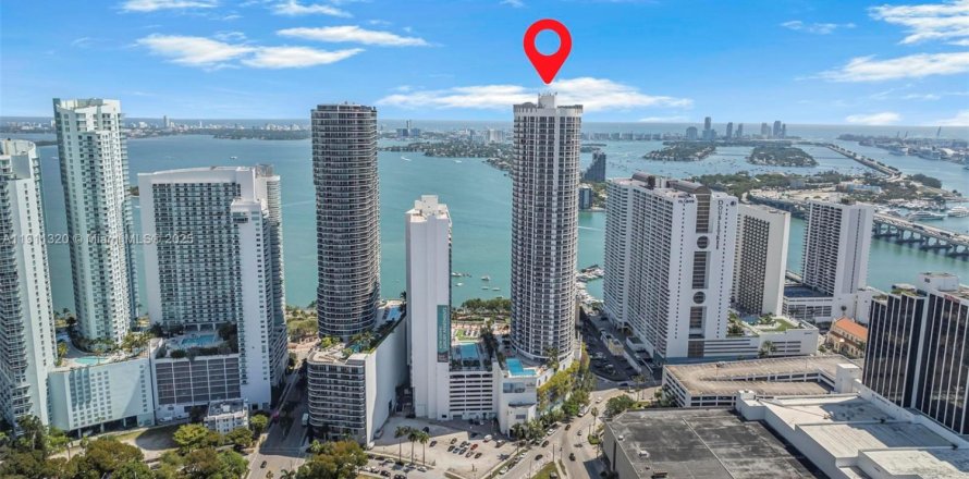 Condominio en Miami, Florida, 2 dormitorios  № 2013377