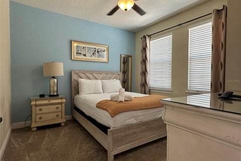 Casa en venta en Kissimmee, Florida, 10 dormitorios, 432 m2 № 1527705 - foto 4