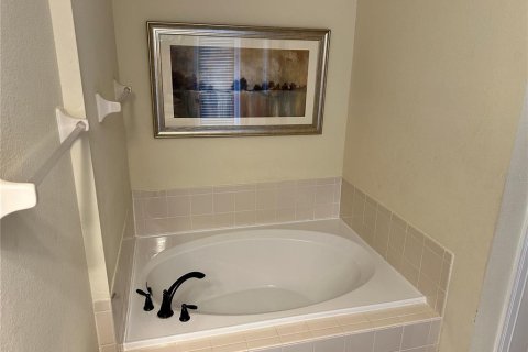 Casa en venta en Kissimmee, Florida, 10 dormitorios, 432 m2 № 1527705 - foto 28