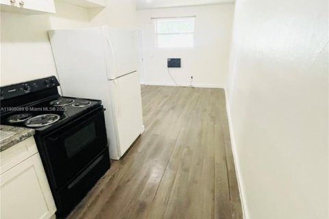 Villa ou maison à louer à Homestead, Floride: 2 chambres, 65.03 m2 № 1967762 - photo 3