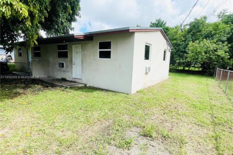 Villa ou maison à louer à Homestead, Floride: 2 chambres, 65.03 m2 № 1967762 - photo 11