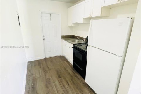 Villa ou maison à louer à Homestead, Floride: 2 chambres, 65.03 m2 № 1967762 - photo 7