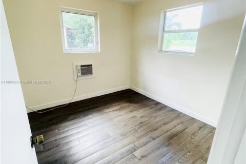 Villa ou maison à louer à Homestead, Floride: 2 chambres, 65.03 m2 № 1967762 - photo 5