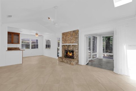 House in Longwood, Florida 4 bedrooms, 199.55 sq.m. № 1743224 - photo 6