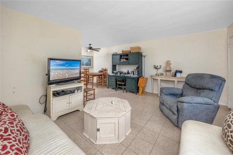 Copropriété à vendre à Clearwater, Floride: 1 chambre, 54.35 m2 № 2150628 - photo 6