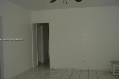 Casa en alquiler en North Miami Beach, Florida, 4 dormitorios, 151.06 m2 № 1987688 - foto 5