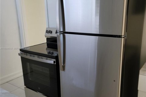 Casa en alquiler en North Miami Beach, Florida, 4 dormitorios, 151.06 m2 № 1987688 - foto 7