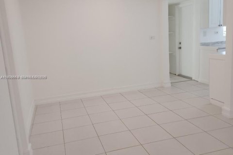 Casa en alquiler en North Miami Beach, Florida, 4 dormitorios, 151.06 m2 № 1987688 - foto 8