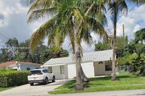 Casa en North Miami Beach, Florida 4 dormitorios, 151.06 m2 № 1987688