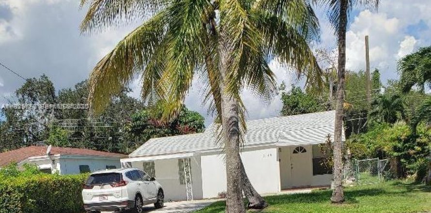 Casa en North Miami Beach, Florida 4 dormitorios, 151.06 m2 № 1987688