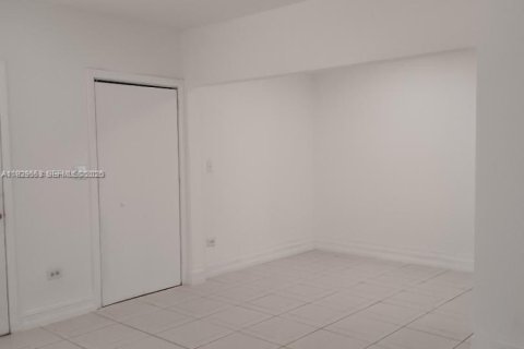 Casa en alquiler en North Miami Beach, Florida, 4 dormitorios, 151.06 m2 № 1987688 - foto 9