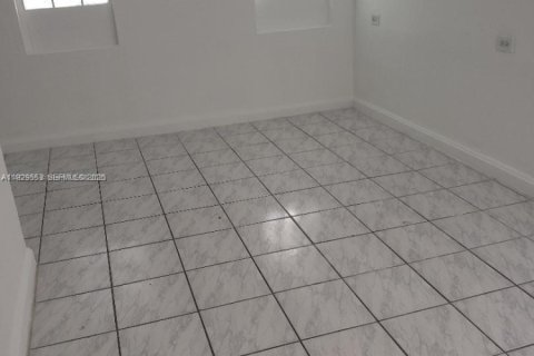 Casa en alquiler en North Miami Beach, Florida, 4 dormitorios, 151.06 m2 № 1987688 - foto 11