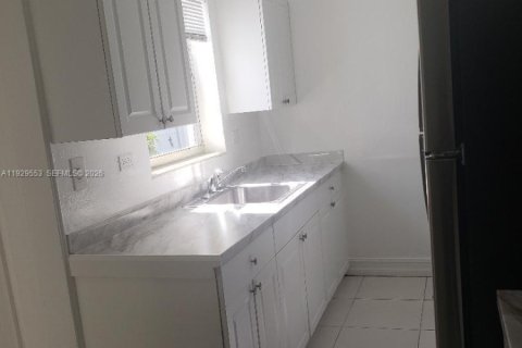Casa en alquiler en North Miami Beach, Florida, 4 dormitorios, 151.06 m2 № 1987688 - foto 6