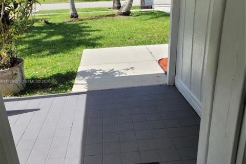 Casa en alquiler en North Miami Beach, Florida, 4 dormitorios, 151.06 m2 № 1987688 - foto 4