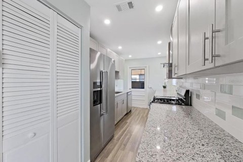 Condominio en venta en Saint Petersburg, Florida, 2 dormitorios, 91.51 m2 № 2107097 - foto 6