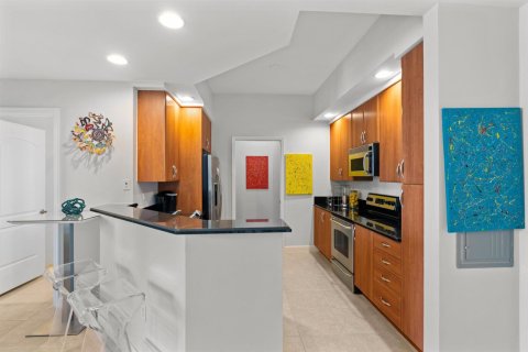 Condo in West Palm Beach, Florida, 2 bedrooms  № 2179709 - photo 8
