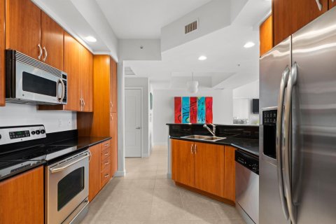 Condo in West Palm Beach, Florida, 2 bedrooms  № 2179709 - photo 7