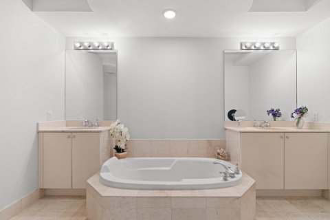 Condo in West Palm Beach, Florida, 2 bedrooms  № 2179709 - photo 15