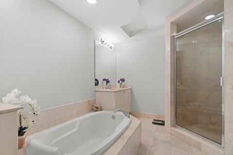 Condo in West Palm Beach, Florida, 2 bedrooms  № 2179709 - photo 14