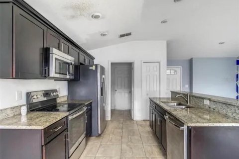 Villa ou maison à vendre à Poinciana, Floride: 3 chambres, 117.34 m2 № 2399100 - photo 6