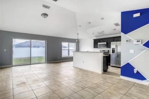 Villa ou maison à vendre à Poinciana, Floride: 3 chambres, 117.34 m2 № 2399100 - photo 2