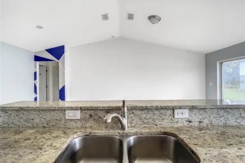 Villa ou maison à vendre à Poinciana, Floride: 3 chambres, 117.34 m2 № 2399100 - photo 8