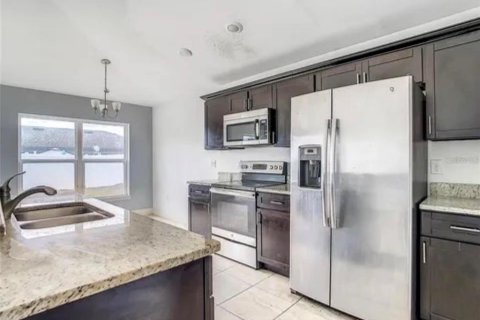 Villa ou maison à vendre à Poinciana, Floride: 3 chambres, 117.34 m2 № 2399100 - photo 7