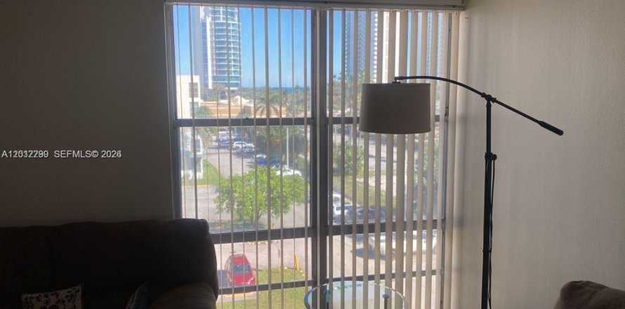 Condo in Sunny Isles Beach, Florida, 1 bedroom  № 2076334