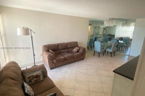 Condo in Sunny Isles Beach, Florida, 1 bedroom  № 2076334 - photo 9