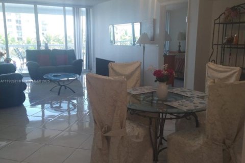 Copropriété à louer à Surfside, Floride: 1 chambre, 89.37 m2 № 1943344 - photo 11