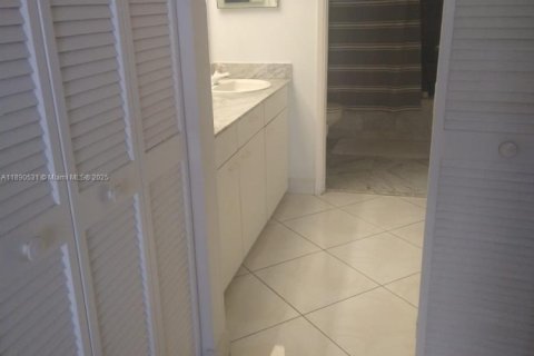 Copropriété à louer à Surfside, Floride: 1 chambre, 89.37 m2 № 1943344 - photo 7