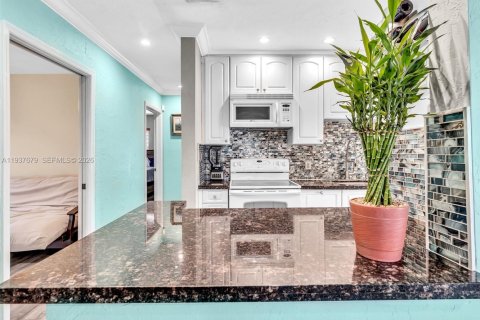 House in Fort Lauderdale, Florida 3 bedrooms, 85.93 sq.m. № 1995787 - photo 21