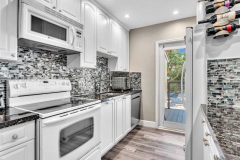 House in Fort Lauderdale, Florida 3 bedrooms, 85.93 sq.m. № 1995787 - photo 16