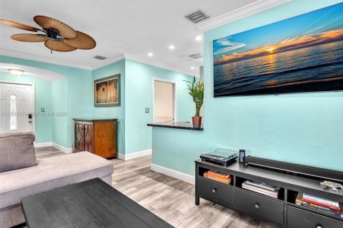 House in Fort Lauderdale, Florida 3 bedrooms, 85.93 sq.m. № 1995787 - photo 13
