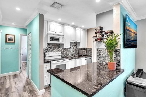 House in Fort Lauderdale, Florida 3 bedrooms, 85.93 sq.m. № 1995787 - photo 14