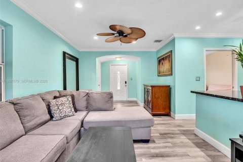 House in Fort Lauderdale, Florida 3 bedrooms, 85.93 sq.m. № 1995787 - photo 12