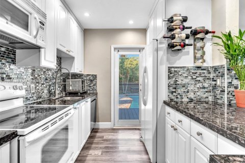 House in Fort Lauderdale, Florida 3 bedrooms, 85.93 sq.m. № 1995787 - photo 15