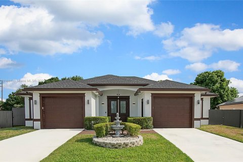House in Port St. Lucie, Florida 3 bedrooms, 191.66 sq.m. № 1697556 - photo 4
