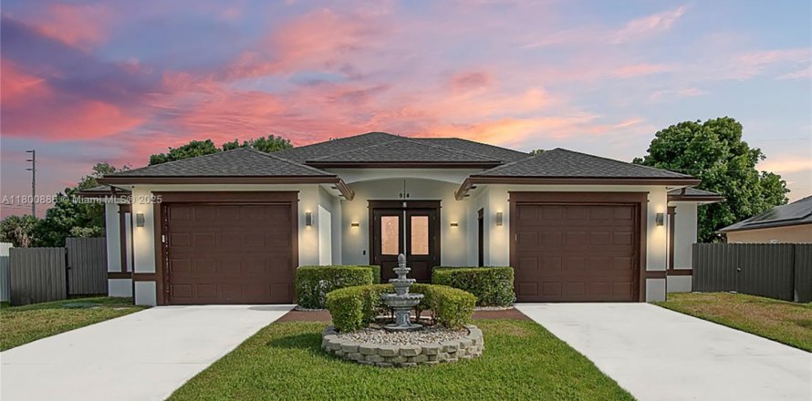 House in Port St. Lucie, Florida 3 bedrooms, 191.66 sq.m. № 1697556