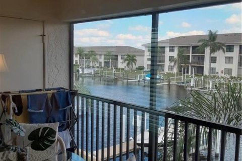 Condominio en alquiler en Punta Gorda, Florida, 2 dormitorios, 106.47 m2 № 1787598 - foto 13