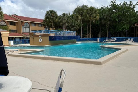 Condominio en alquiler en Miami Lakes, Florida, 3 dormitorios, 125.23 m2 № 2075575 - foto 7
