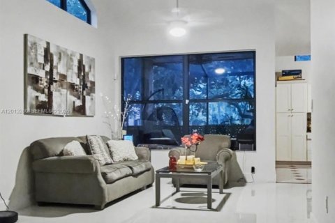 Condominio en alquiler en Miami Lakes, Florida, 3 dormitorios, 125.23 m2 № 2075575 - foto 5