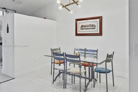 Condominio en Miami Lakes, Florida, 3 dormitorios  № 2075575