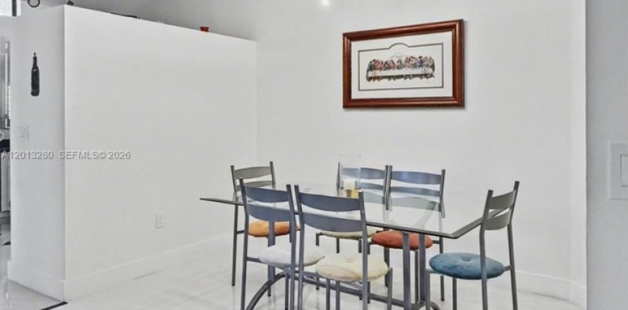 Condominio en Miami Lakes, Florida, 3 dormitorios  № 2075575