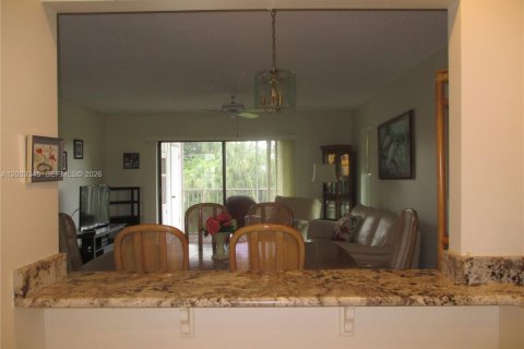 Condo in Stuart, Florida, 2 bedrooms  № 2189488 - photo 5