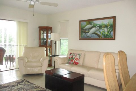 Condo in Stuart, Florida, 2 bedrooms  № 2189488 - photo 8