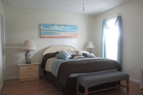 Condo in Stuart, Florida, 2 bedrooms  № 2189488 - photo 14