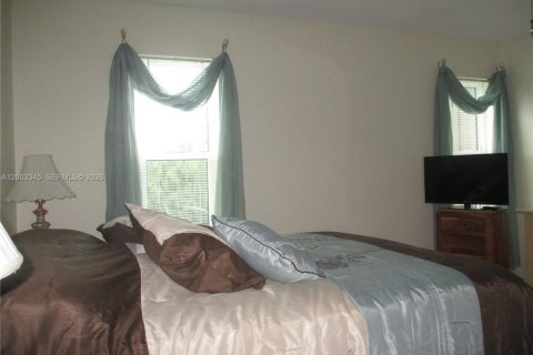 Condo in Stuart, Florida, 2 bedrooms  № 2189488 - photo 13