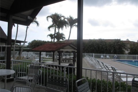 Condo in Stuart, Florida, 2 bedrooms  № 2189488 - photo 26