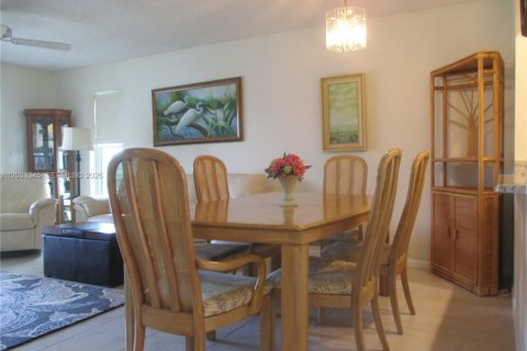 Condo in Stuart, Florida, 2 bedrooms  № 2189488 - photo 7